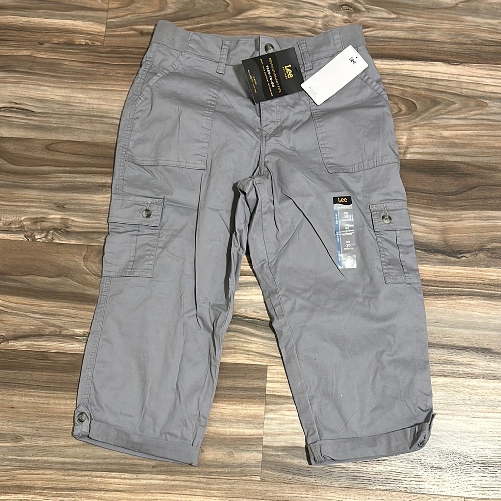 Lee Pants Womens 10 M Gray Capri Flex to Go Cargo Mid Rise Stretch  NWT Reg$50